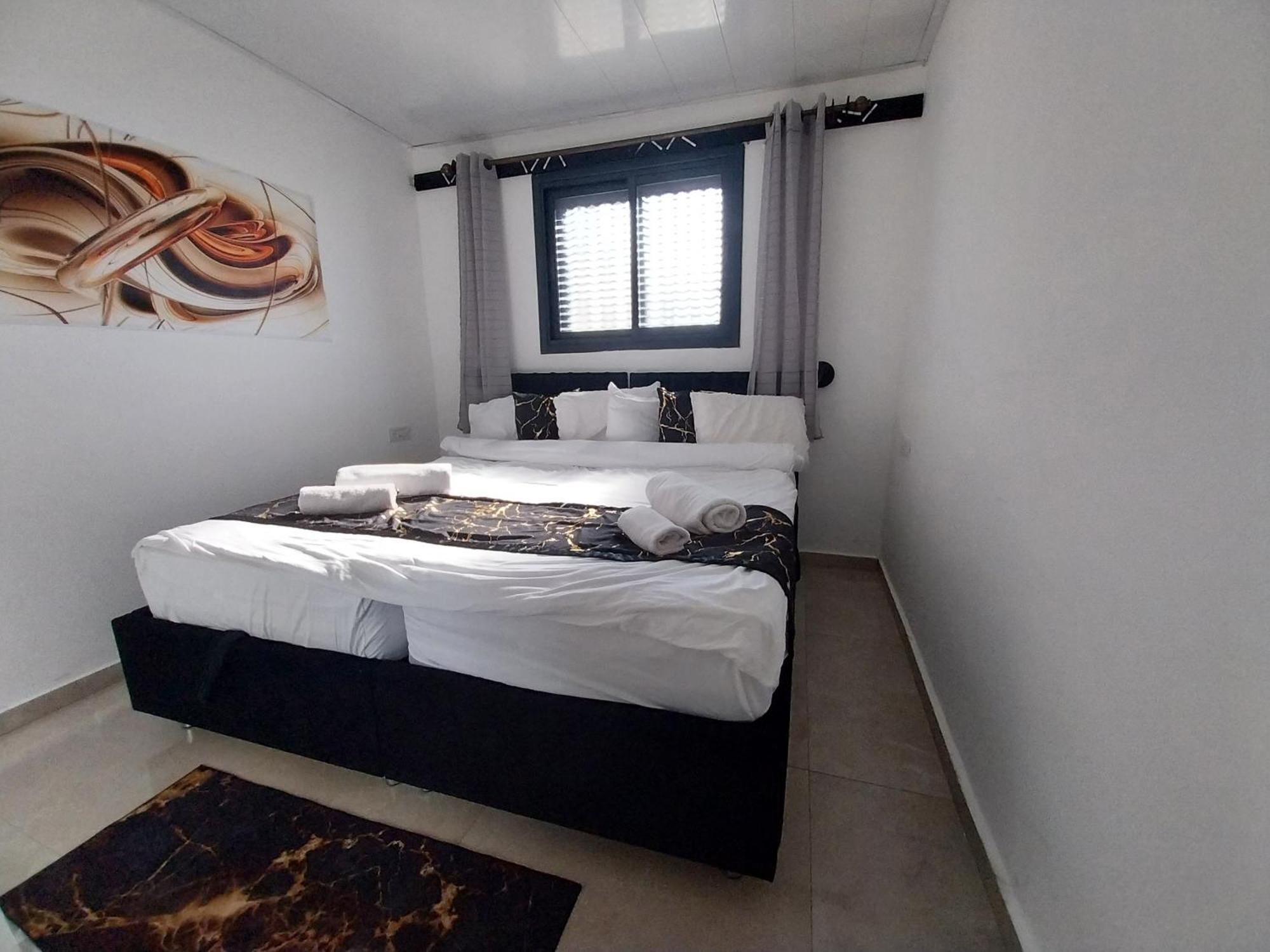 שירת דבורה בבני ברק Giv'at Shemu'el Exterior foto